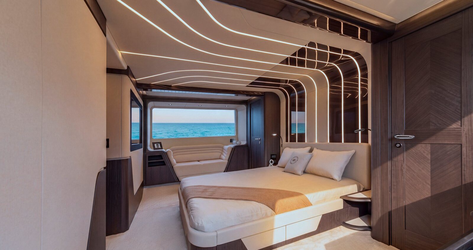 Galeon-800-Fly-Interior-1