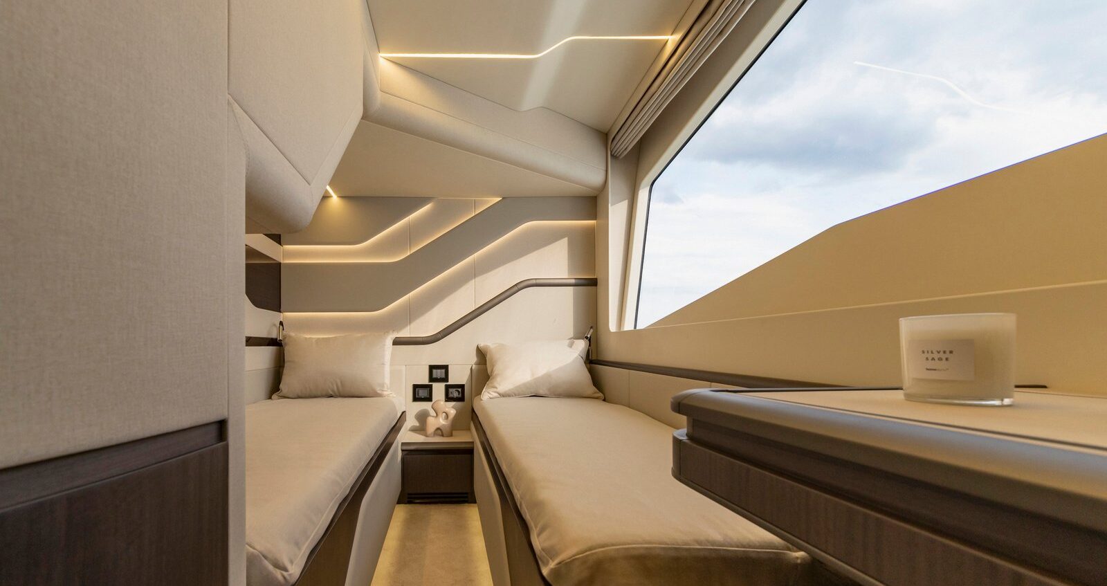 Galeon-800-Fly-Interior-3