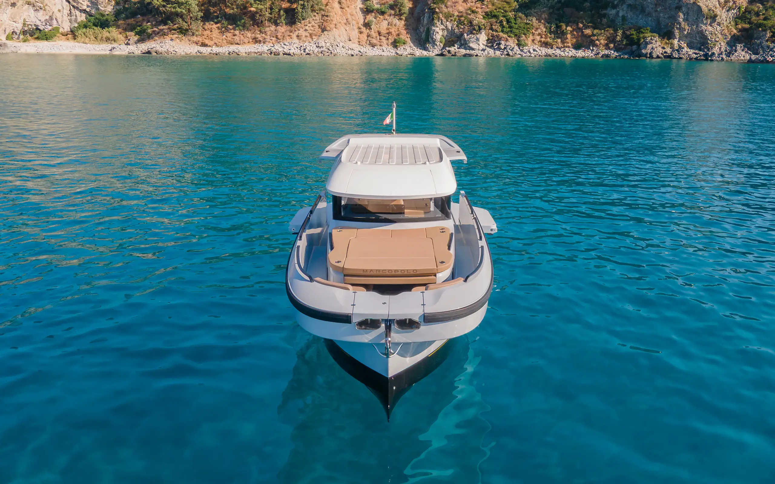 marcopolo MP12 all'ancora