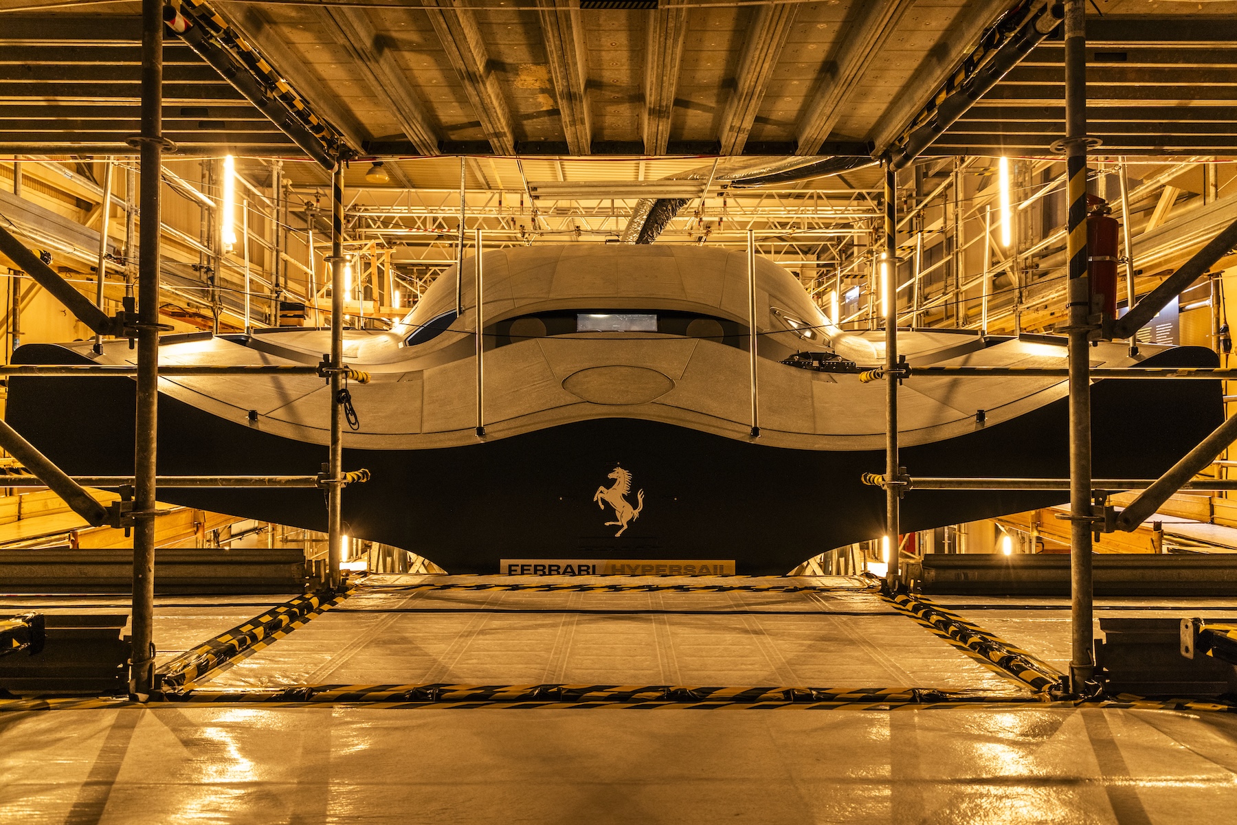Ferrari Hypersail, 100 feet to challenge the oceans
